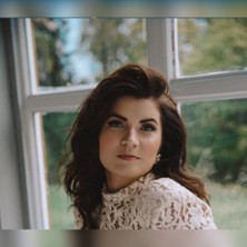 Suvi Ter&auml;sniska ja Taikakuu