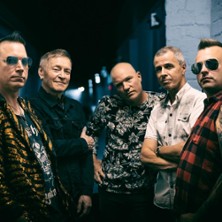 Black Devils feat. Ile Kallio & Janne Louhivuori: Hurriganes