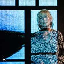 TAMPEREEN TEATTERIKES&Auml;: H&Auml;IRI&Ouml; MAISEMASSA