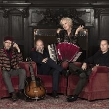 Merja Larivaara ja Kaihon Karavaani (trio)