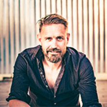 Lauri T&auml;hk&auml;