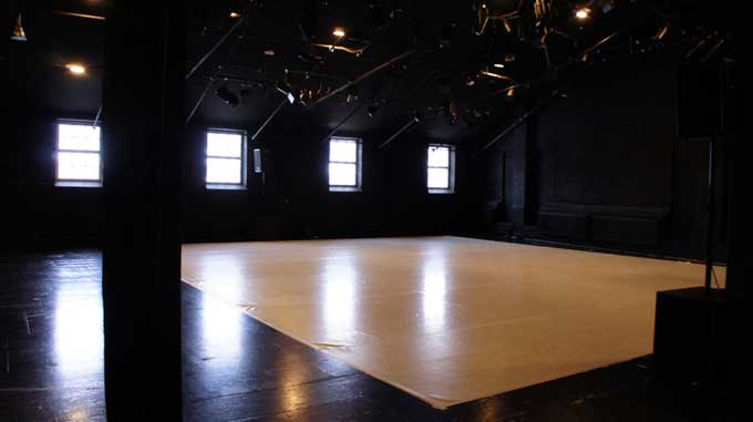 N&auml;ytt&auml;m&ouml;, Aurinkobaletti