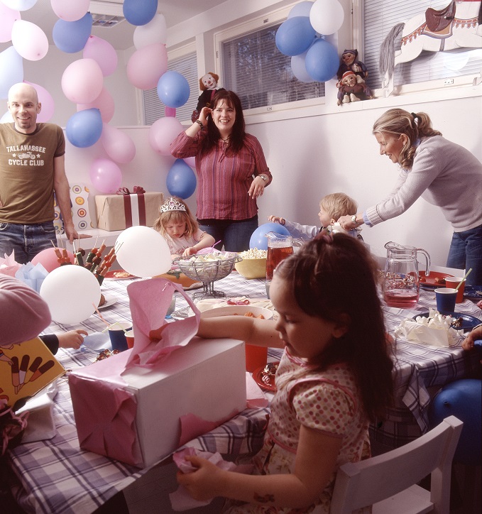 Syntym&auml;p&auml;iv&auml;t Teatteri Hevosenkeng&auml;ss&auml;