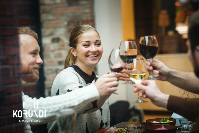 V&auml;liaikatarjoilut