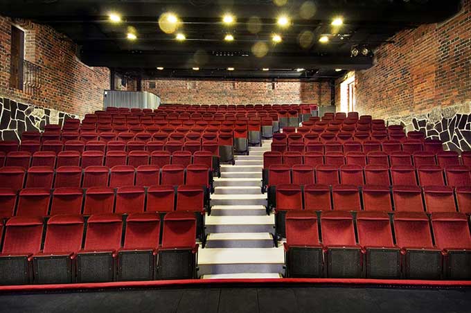 P&auml;&auml;n&auml;ytt&auml;m&ouml;