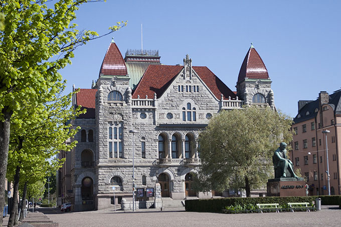 Suuri n&auml;ytt&auml;m&ouml;