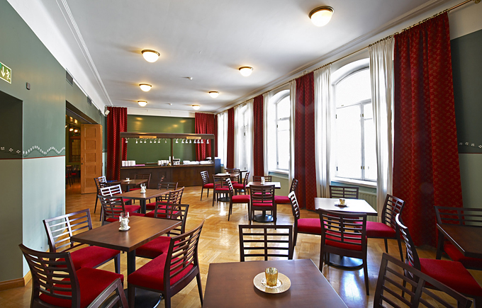 V&auml;liaikatarjoilut