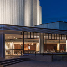 Helsingin Kaupunginteatteri: suuri n&auml;ytt&auml;m&ouml; ja pieni n&auml;ytt&auml;m&ouml;